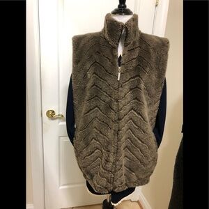 Duffel faux far vest gray condition